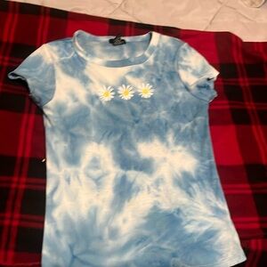 Women’s medium daisy tie-dye shirt